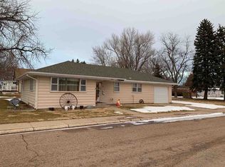 521 W 5th St, Grant, NE 69140