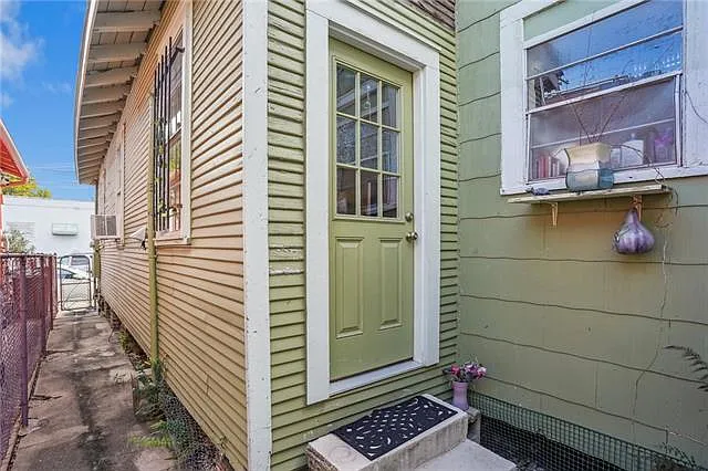 536 Marigny St — Photo 11
