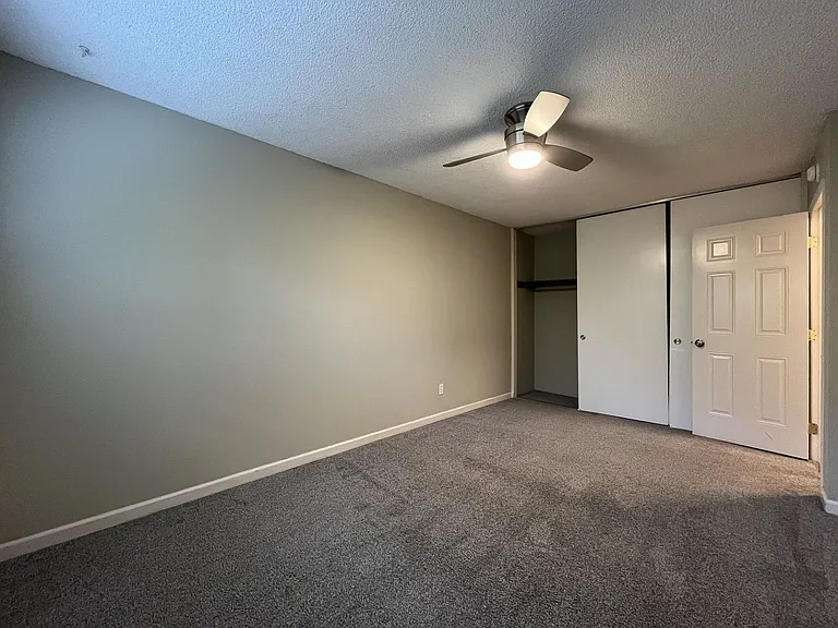 15827 NE Glisan St #5 — Photo 21