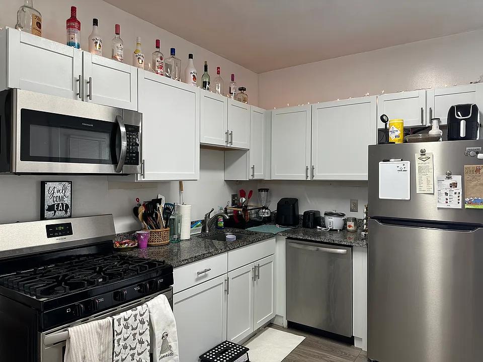 4 Seminary Ave #2