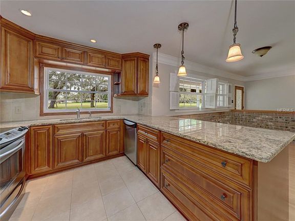 3rd image of 205 Bannockburn Ave