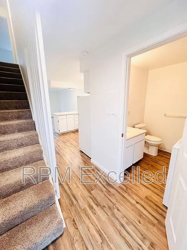 2 bed, 1.5 bath, 950 sqft, $1,950 — Photo 2