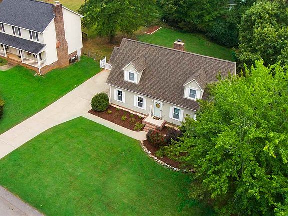 3rd image of 215 White Dr