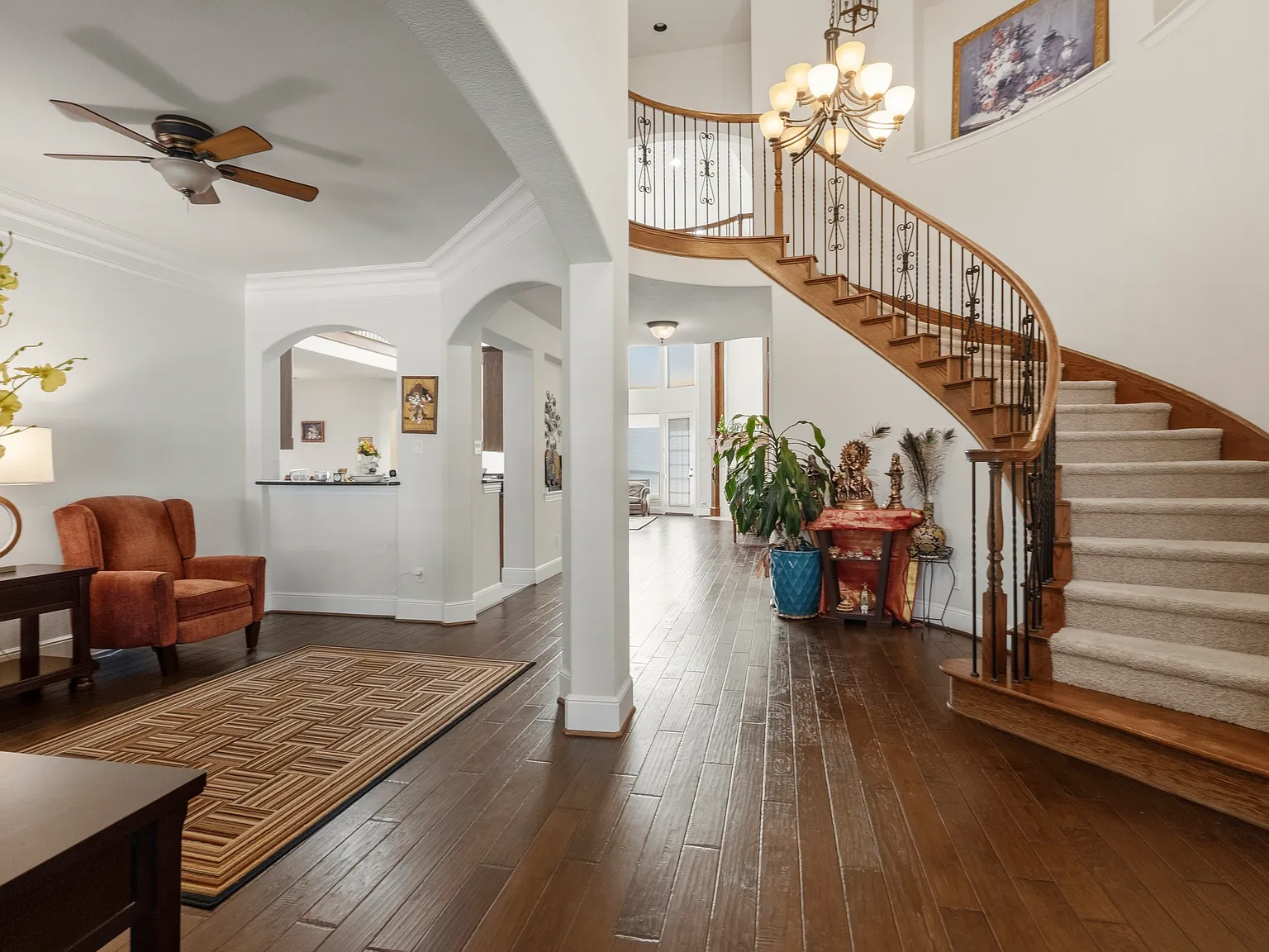 5 bed, 4069 sqft, $4,600 — Photo 3