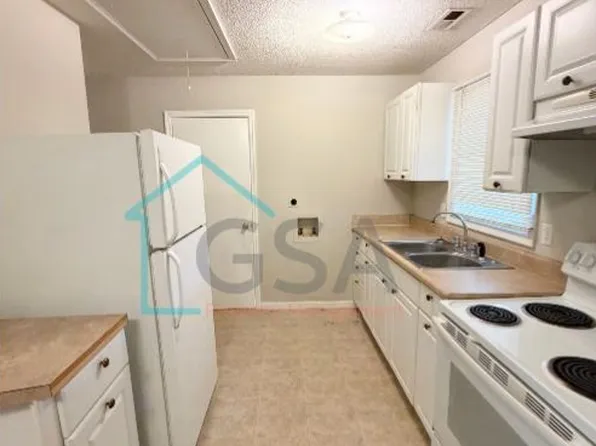 5 Mayflower St, Taylors, SC