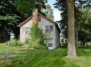 3502 Lake Dr, Hartford, WI 53027