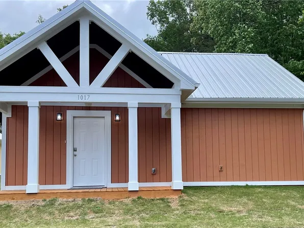 1017 Smyzer Rd, Townville, SC 29689