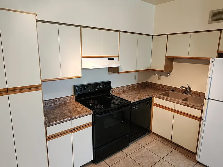 424 E Frost Cir #424 — Photo 5