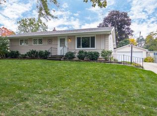 1912 Wisteria Rd, Rockford, IL 61107