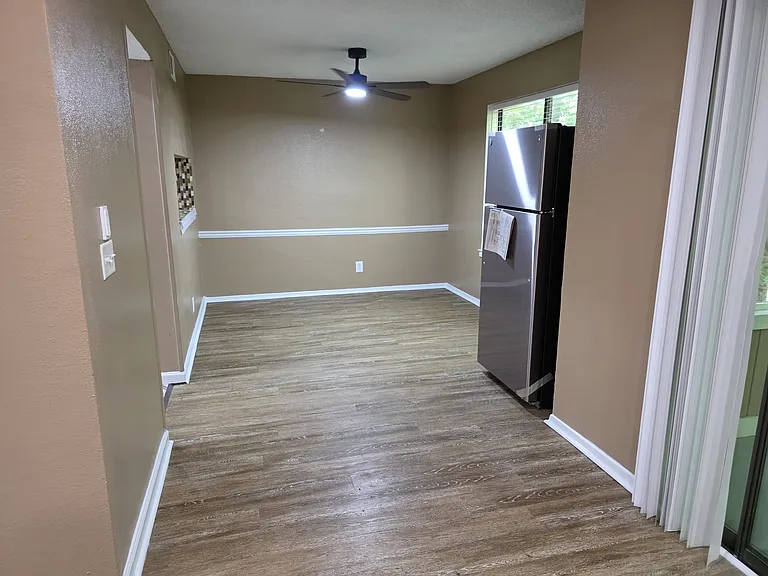 712 Seasons Pkwy — Photo 3