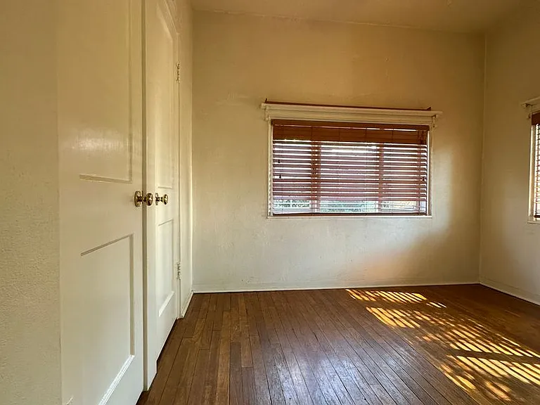 1115 S Maple Ave — Photo 25