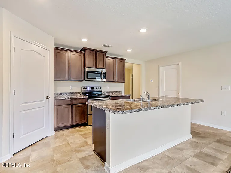 70 Cody St — Photo 15