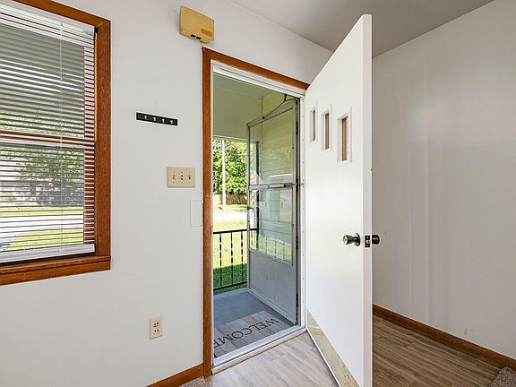 3rd image of 904 N Claud Avenue