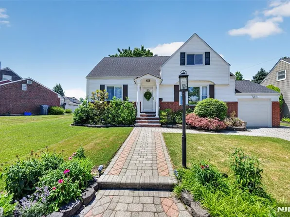413 Maple Hill Dr, Hackensack, NJ 07601