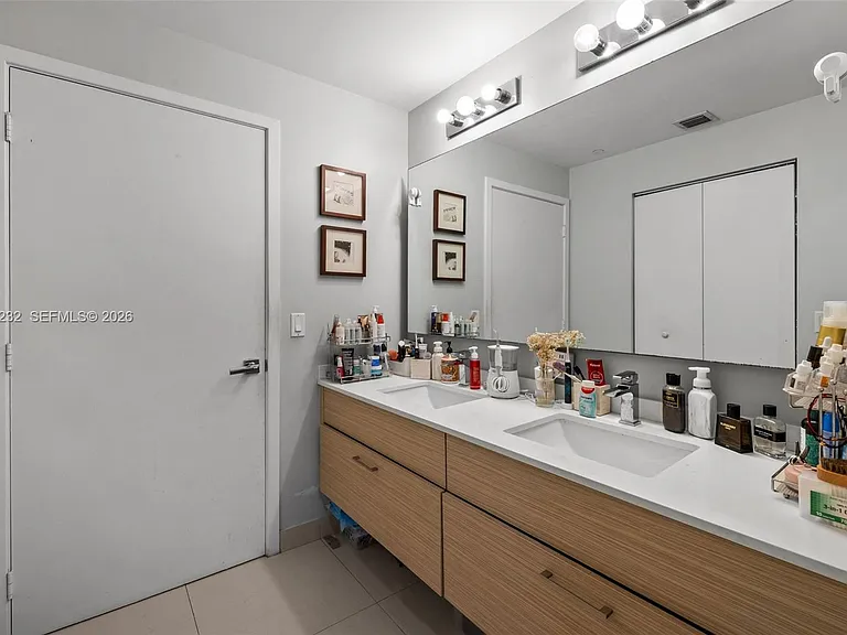 600 NE 27th St #2202 — Photo 15