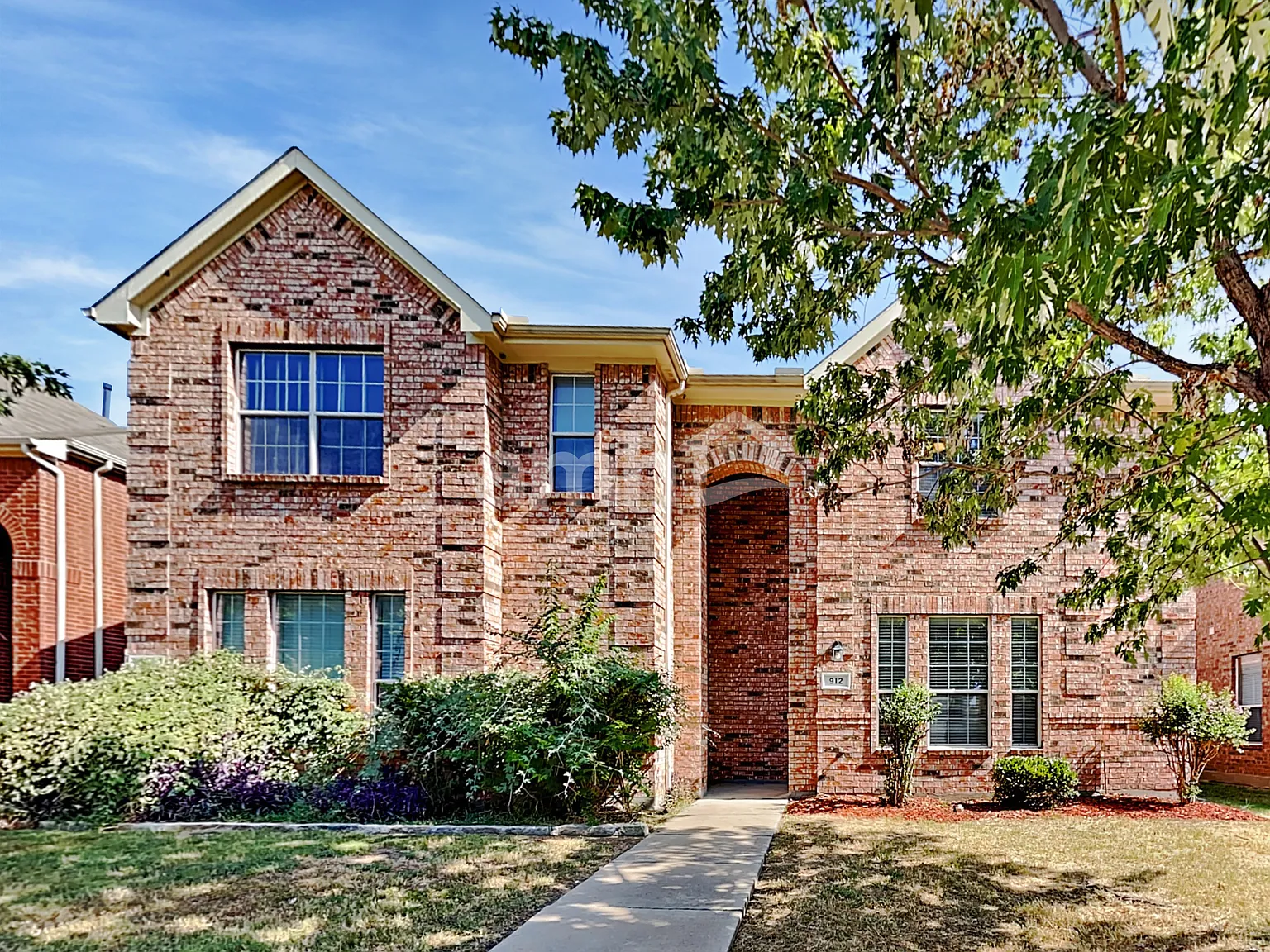 3 bed, 2.5 bath, 1694 sqft, $2,285 — Photo 1