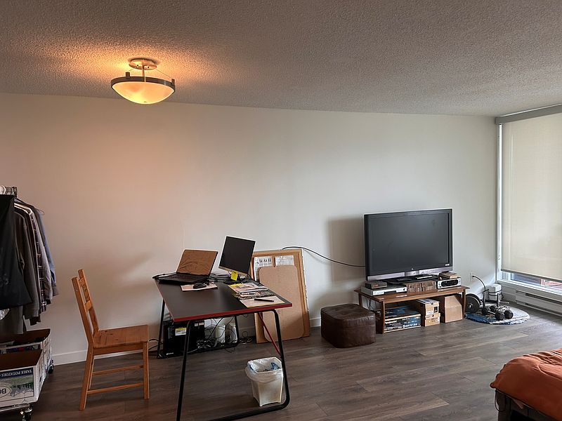 Burnaby Apartment for rent - 0 Bedrooms — photo 9