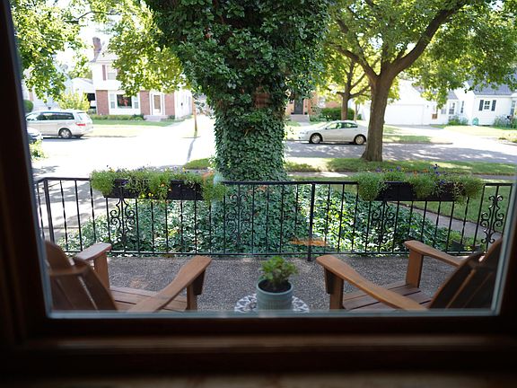 4th image of 2520 Martin Ave SE