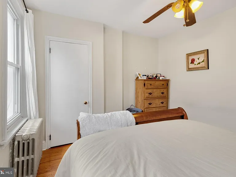 105 W Salaignac St — Photo 26