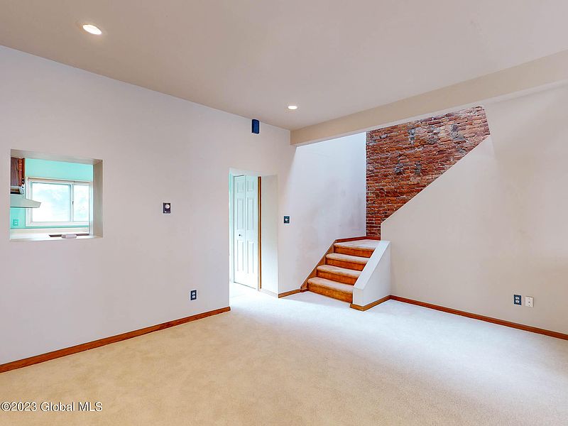 5th image of 192 Jay Street