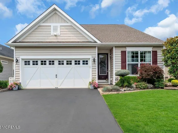 7 Festival Court, Howell, NJ 07731