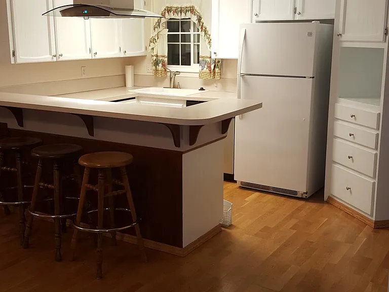 966 NW Cypress Ave — Photo 2