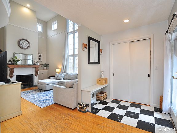 5th image of 28 Great Pond Road