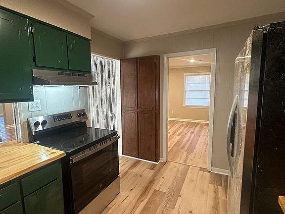 5th image of 804 Adams St