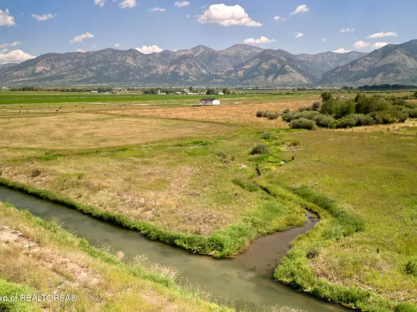 2 Simpson Lndg, Thayne, WY 83127