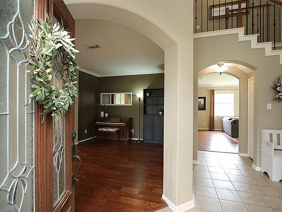Step inside to formal living area and open entry way.