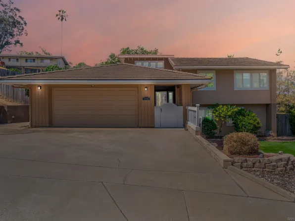 1116 Circle Dr, Escondido, CA 92025