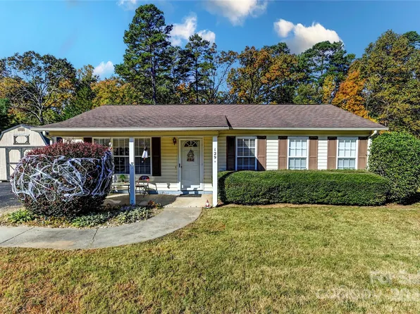 129 Clara Dr, Statesville, NC 28677