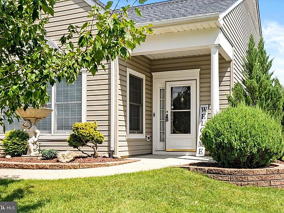 2nd image of 62 Lantern Ln