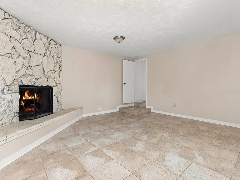 Carlsbad Blvd (Single Story Duplex) — Photo 12