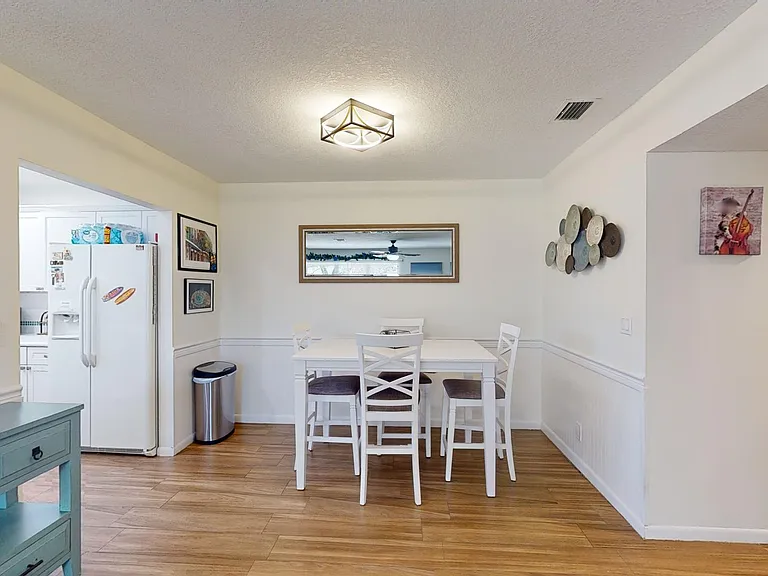 1717 N Dovetail Dr #D — Photo 2