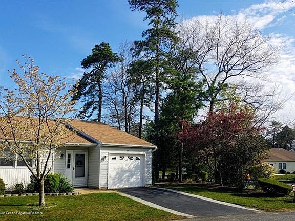 3rd image of 137 Devon Ct #1000