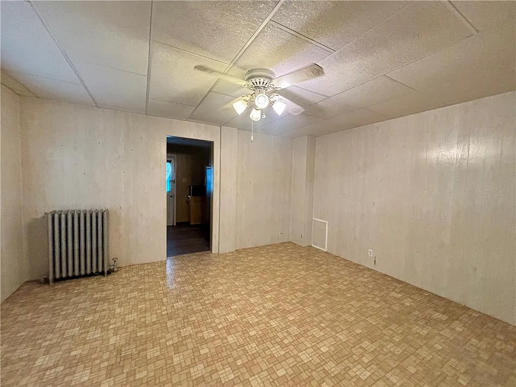 3 bed, 1.0 bath, 1732 sqft, $1,975 — Photo 4