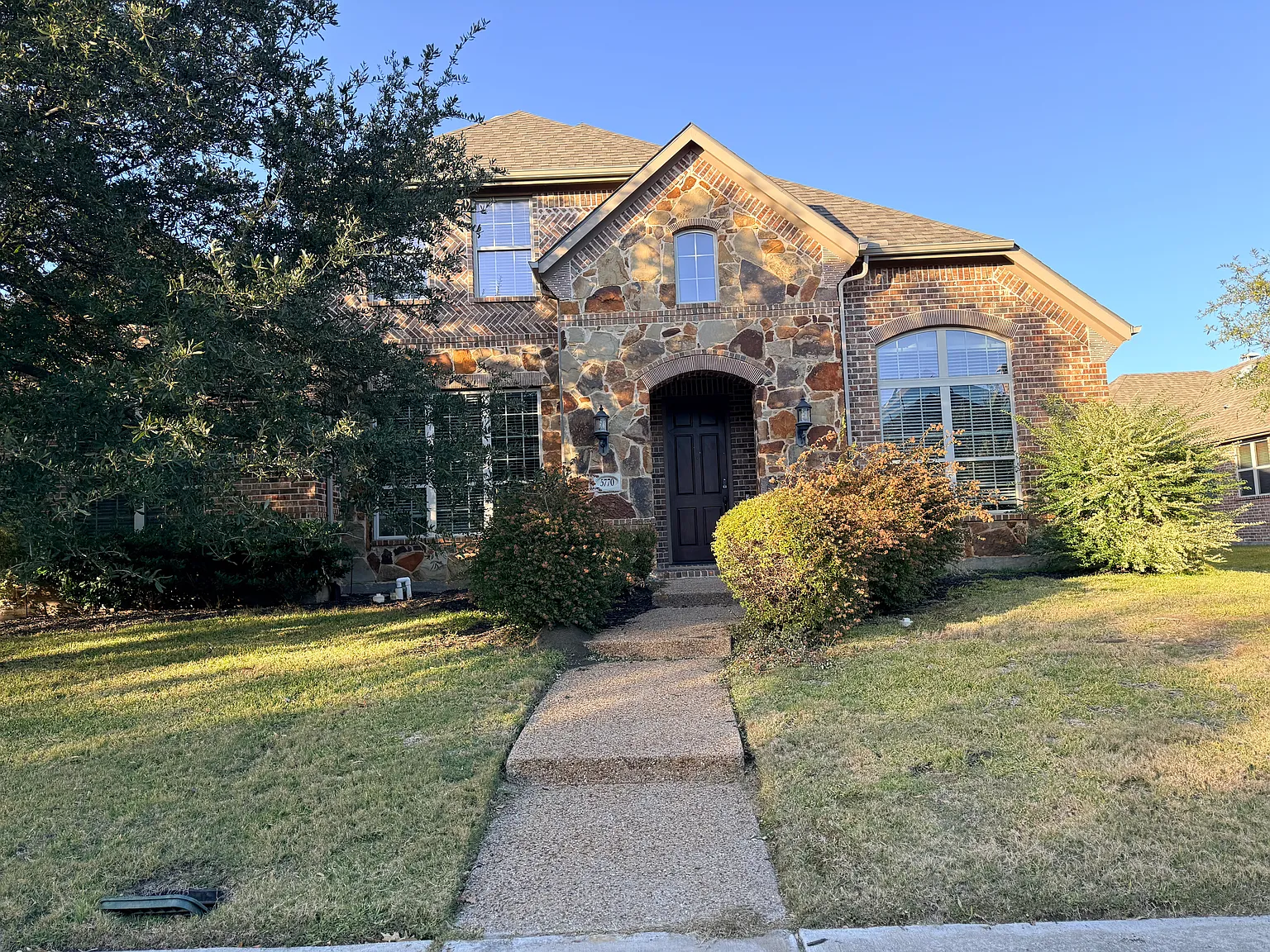 5 bed, 3790 sqft, $5,450 — Photo 1