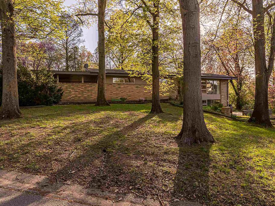 1st image of 1002 S Briarwood Dr