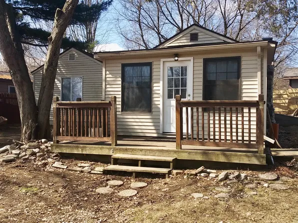 9570 Cooley Lake Rd, White Lake, MI 48386