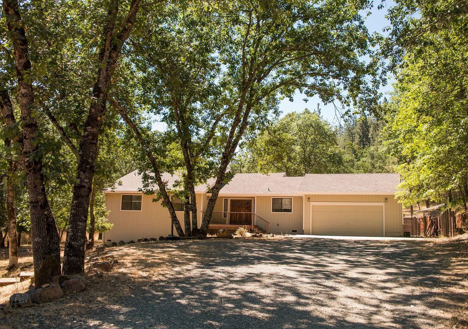Lovely 3/2 in Meadow Vista! Great horses property! — Photo 1
