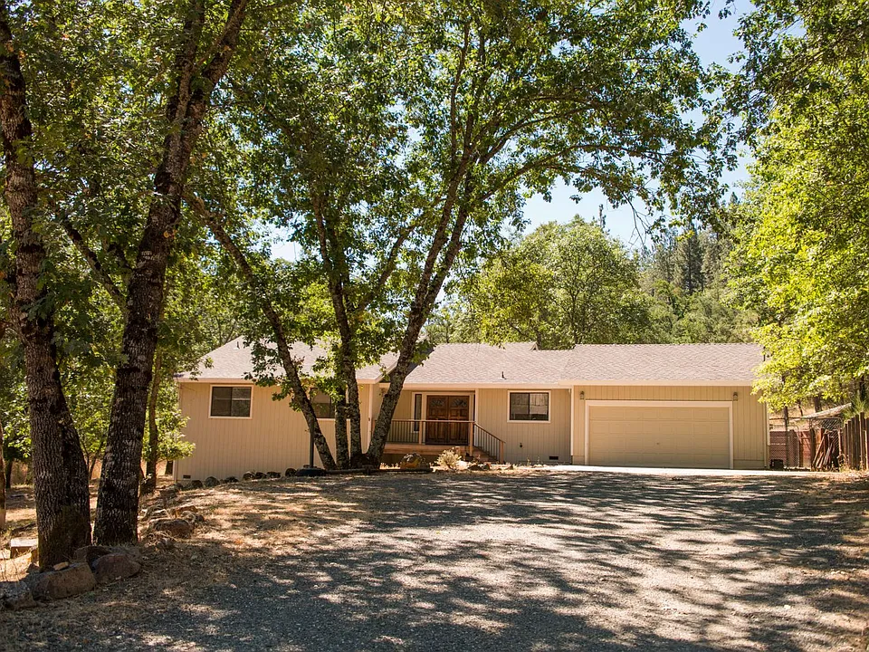 16320 Loretta Ln