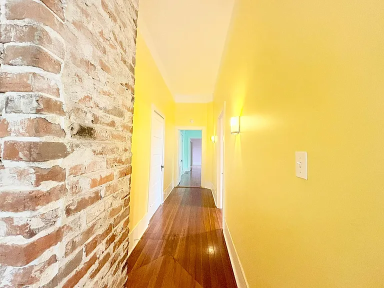 215 Versailles Blvd — Photo 9