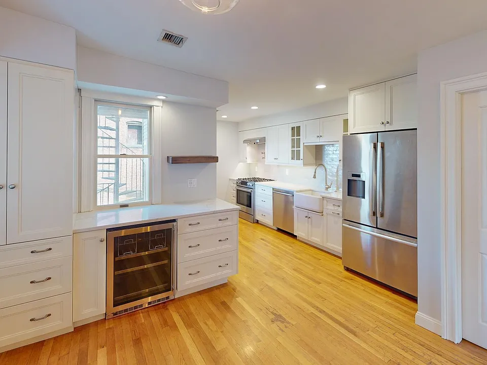 214 W 7th St #2