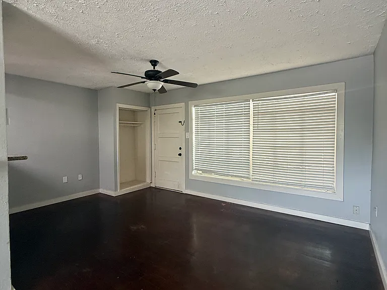 2105 S College Ave #7 — Photo 4