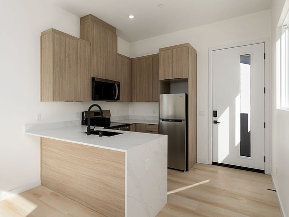 3rd image of 4603-4611 Almayo Ave #2