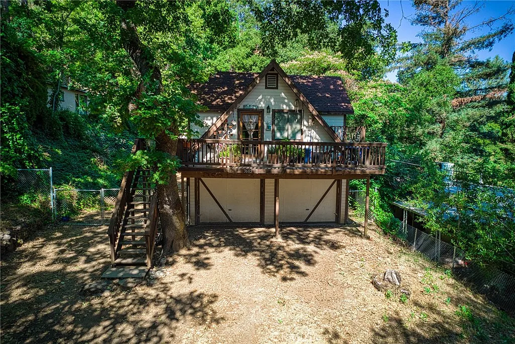 3605 Pine Dr photo 1