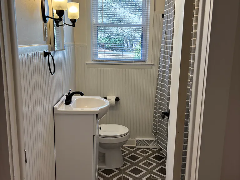 719 Bonham Ave — Photo 11