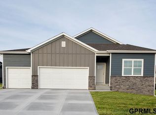 11512 Sunburst Dr, Papillion, NE 68046