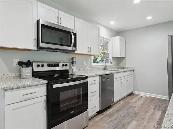 600 York Warwick Dr, Yorktown, VA 23692